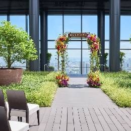 一日を通して美しい光景が広がる東京を一望できるテラス。自由に使えるのも魅力的