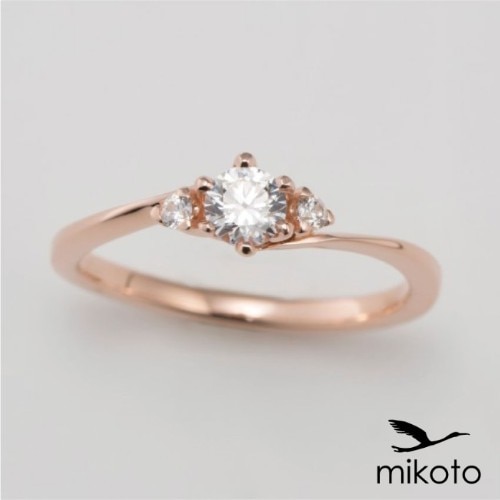 18EN-007】ピンクゴールドにサイドメレをあしらったキュートな婚約指輪（婚約指輪） ID22165 | 鶴（mikoto） | マイナビウエディング