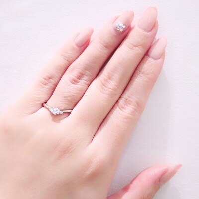 細身のv字ラインが指を細く長く見せる ヤマトヤオリジナルリング 婚約指輪 Id124 Yamatoya ヤマトヤ マイナビウエディング