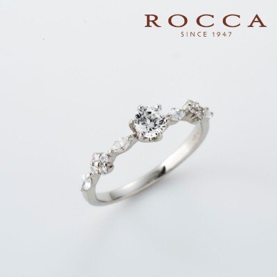 Rocca サイドのお花が可愛い 重ね付けにもぴったりなエンゲージリング 婚約指輪 Id Rocca マイナビウエディング