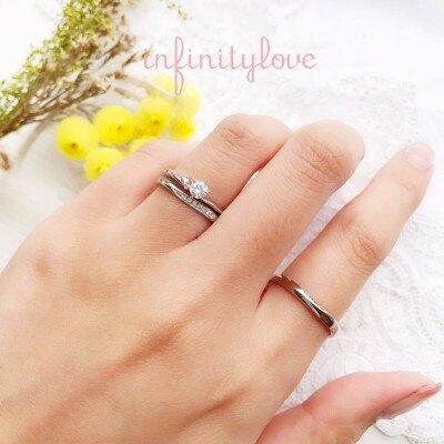 シンプルで可愛い 指をキレイに魅せるvライン婚約指輪 Moon 婚約指輪 Id Bridge ブリッジ銀座アントワープブリリアントギャラリー マイナビウエディング