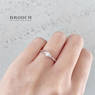 BROOCH エンゲージリング：10万円の両サイドメレ婚約指輪