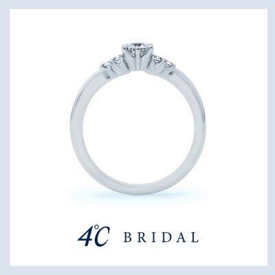 ピュアスプリング 溢れ出る想い ５つのダイヤモンドが可憐にきらめく 華やかな印象の婚約指輪 婚約指輪 Id ４ Bridal マイナビウエディング