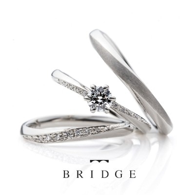 やわらかな春風　エタニティデザインのブリッジ結婚指輪と婚約指輪のセットリング