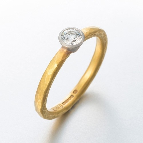 マルコム ベッツ＞GOLD BAND WITH DIAMOND ENGAGEMENT RING（婚約指輪