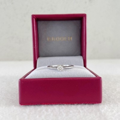 BROOCH エンゲージリング：10万円の王道デザイン婚約指輪