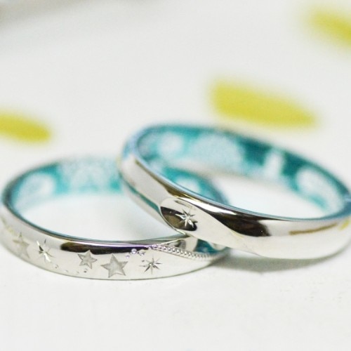 ふたりで見上げた星空を刻んだオーダーメイドの結婚指輪