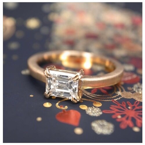 ORECCHIO 婚約指輪 エメラルドカットダイヤモンド1石：AE1302】オレッキオ人気NO1のオシャレな婚約指輪（婚約指輪） ID27216 |  BROOCH | マイナビウエディング