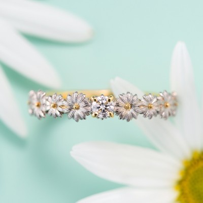 Momとbabyのお揃いリング Marguerite Solitaire Ring マーガレットソリティアリング 婚約指輪 Id Belle Blanche ベルブランシュ マイナビウエディング