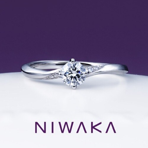 NIWAKA（にわか）：露華　ゆるいウェーブの細身リングで女性の指がきれいに見える婚約指輪