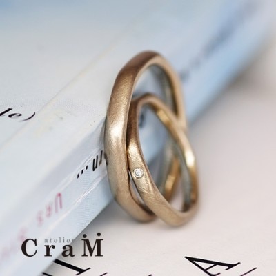 【オーダーメイド結婚指輪】ブラウンゴールド製、丸みを帯びた八角形のマリッジリング