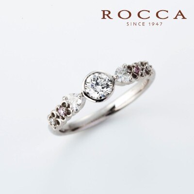 Rocca 透かしのお花が可愛いエンゲージリング 婚約指輪 Id Rocca マイナビウエディング