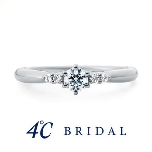【ピュアネス -清純-】ダイヤモンドの優美な煌めきを際立たせた婚約指輪