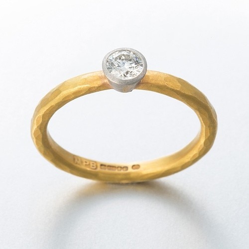マルコム ベッツ＞GOLD BAND WITH DIAMOND ENGAGEMENT RING（婚約指輪 