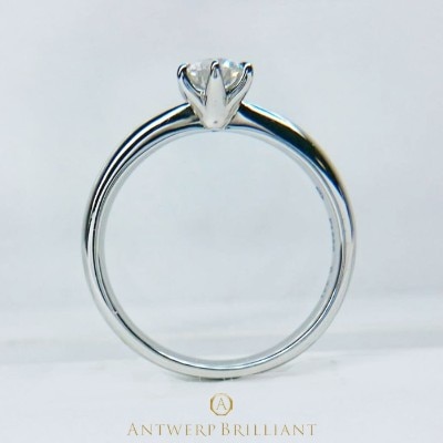 シンプルでかわいい王道なデザインが人気のオシャレな婚約指輪 