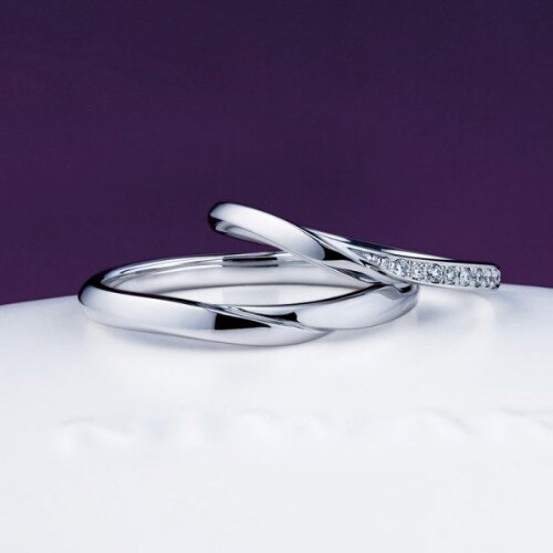 NIWAKA（にわか）：せせらぎ　緩やかなV字がきれいな人気の結婚指輪