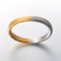 マルコム ベッツ＞2.5mm WIDE PLATINUM & YELLOW GOLD HAL & HALF