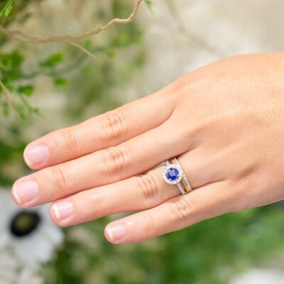 Tezuka Jewelry サムシングブルーは幸せの象徴 フルオーダー事例 婚約指輪 Id Tezuka Jewelry マイナビウエディング