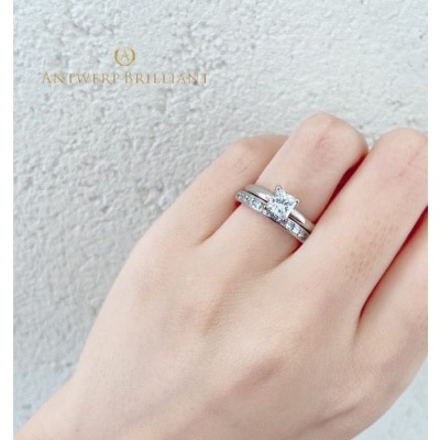 スターレイミラージュとマジェスティのセットリング婚約指輪と結婚指輪が最高グレードプリンセスカット