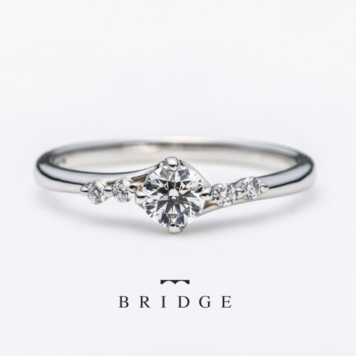 いざないの水神はブリッジ銀座の結婚指輪エレガントなウェーブラインが人気サイドメレ