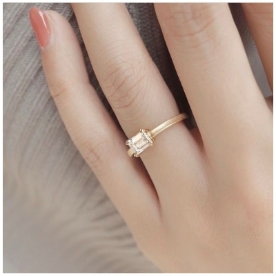 ORECCHIO 婚約指輪（エンゲージリング） エメラルドカットダイヤモンド1石：AE1302