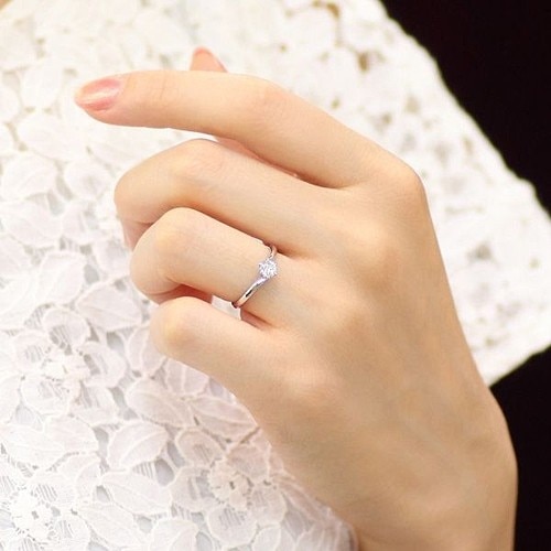 婚約指輪　プラチナ900　ダイヤモンド0.34ctぜひご購入いただきたいです