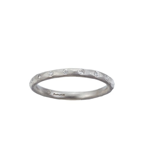 ＜マルコム ベッツ＞2mm platinum ring with 7 tiny white brilliant dia