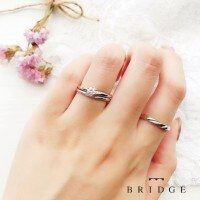 ゆきどけマリッジ＆エンゲージBRIDGE銀座ブリッジ”はしわたし”の結婚指輪婚約リングの重ねつけセットリング