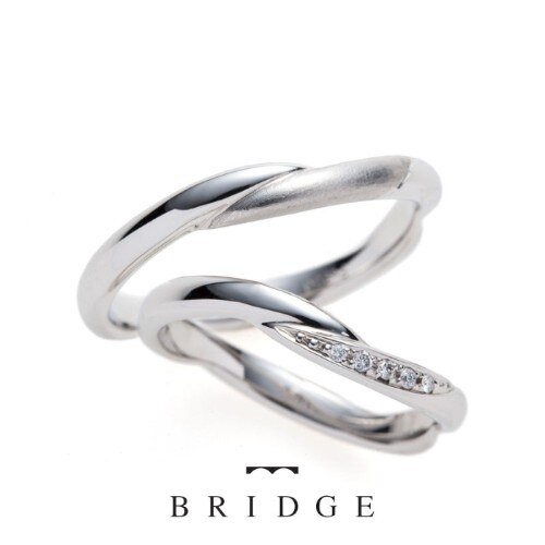いざないの水神はブリッジ銀座の結婚指輪エレガントなウェーブラインが人気４