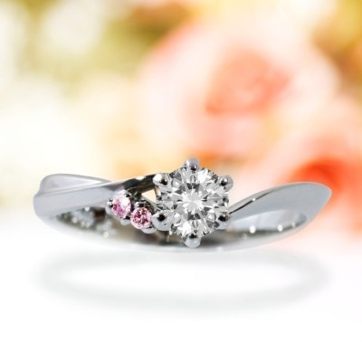 Freesia フレジア フリージア 女性スタッフに人気の婚約指輪 シンプルでいて可愛いデザインがお勧めです 婚約指輪 Id9553 雅 Miyabi マイナビウエディング