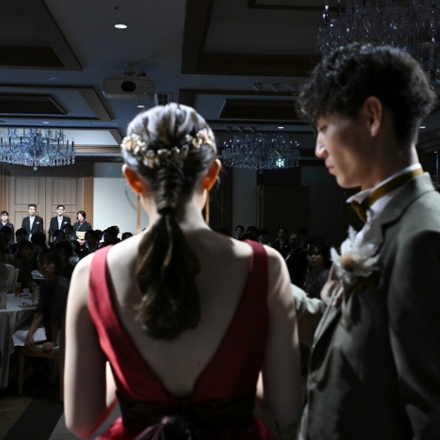 新婦様から親御様へ感謝のお手紙。
これまでの盛り上がりとは一味違い素敵1シーンとなりました。