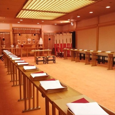 館内神殿「鳳凰殿」での神前式も可能。雅楽の生演奏など厳かな演出も（収容〜40名）