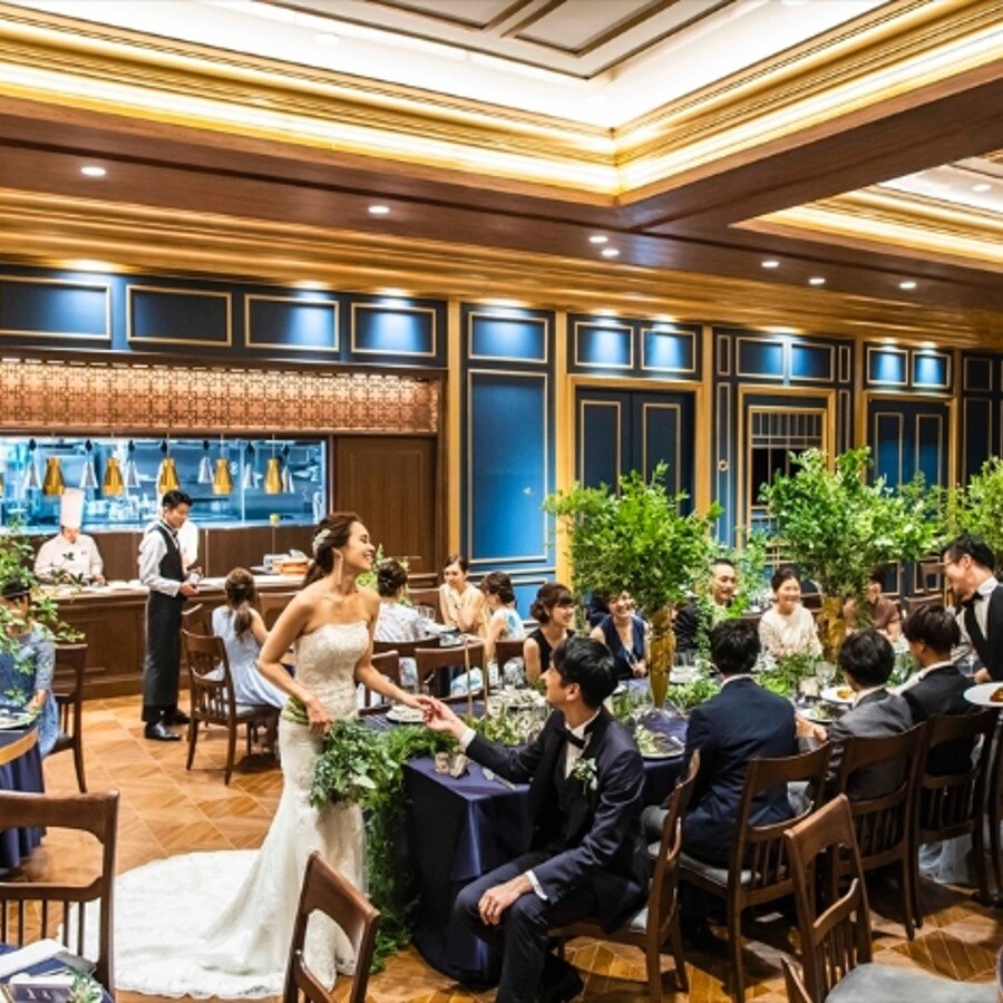 ネイビーとブラウンを基調としたシックな「ボールルーム」など、3つの会場を用意