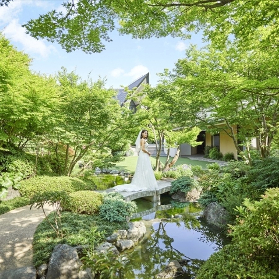どの季節に訪れても美しい広大な庭園。四季折々の自然を背景に、ロケーションフォトも